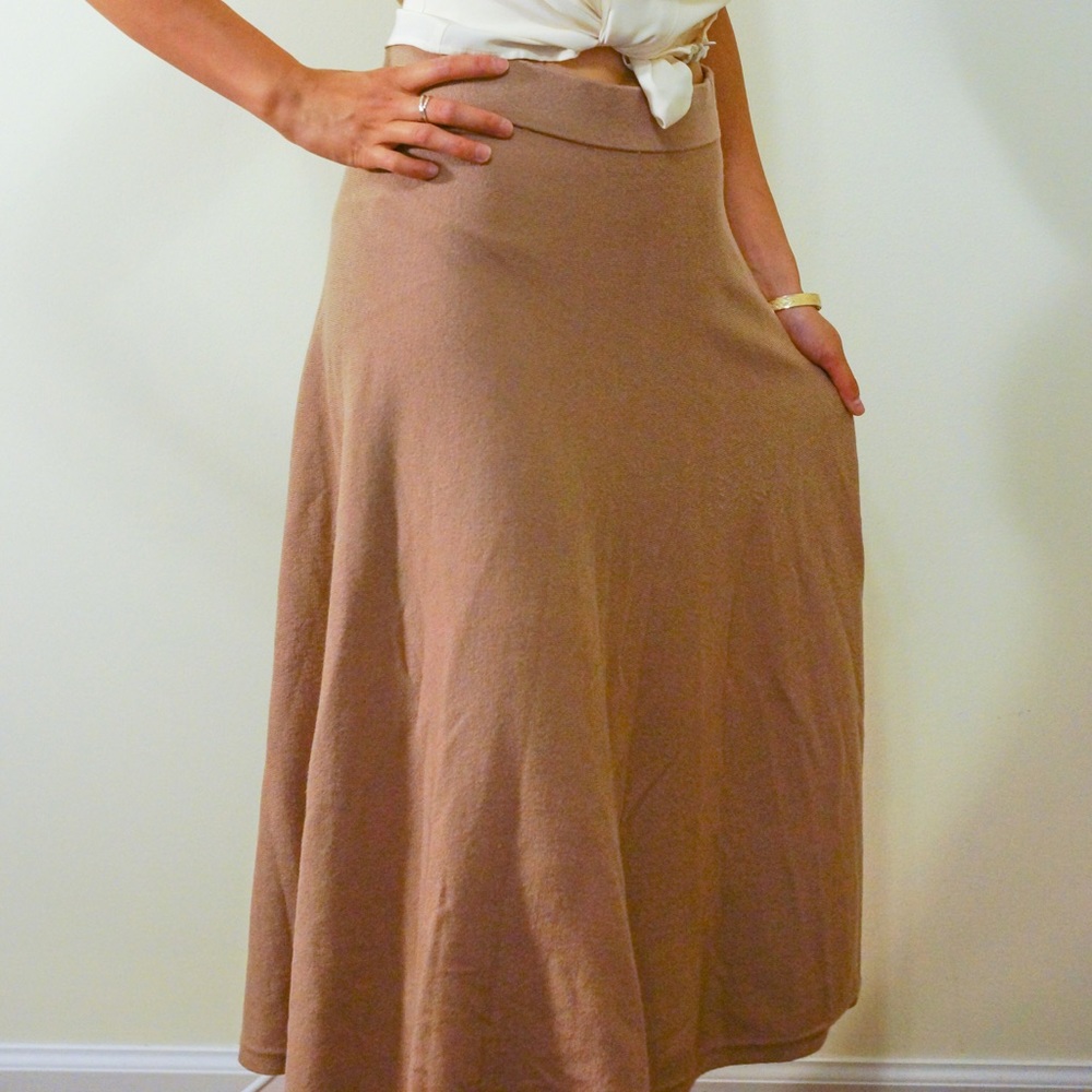 Oak and fort neutral colored skirt
